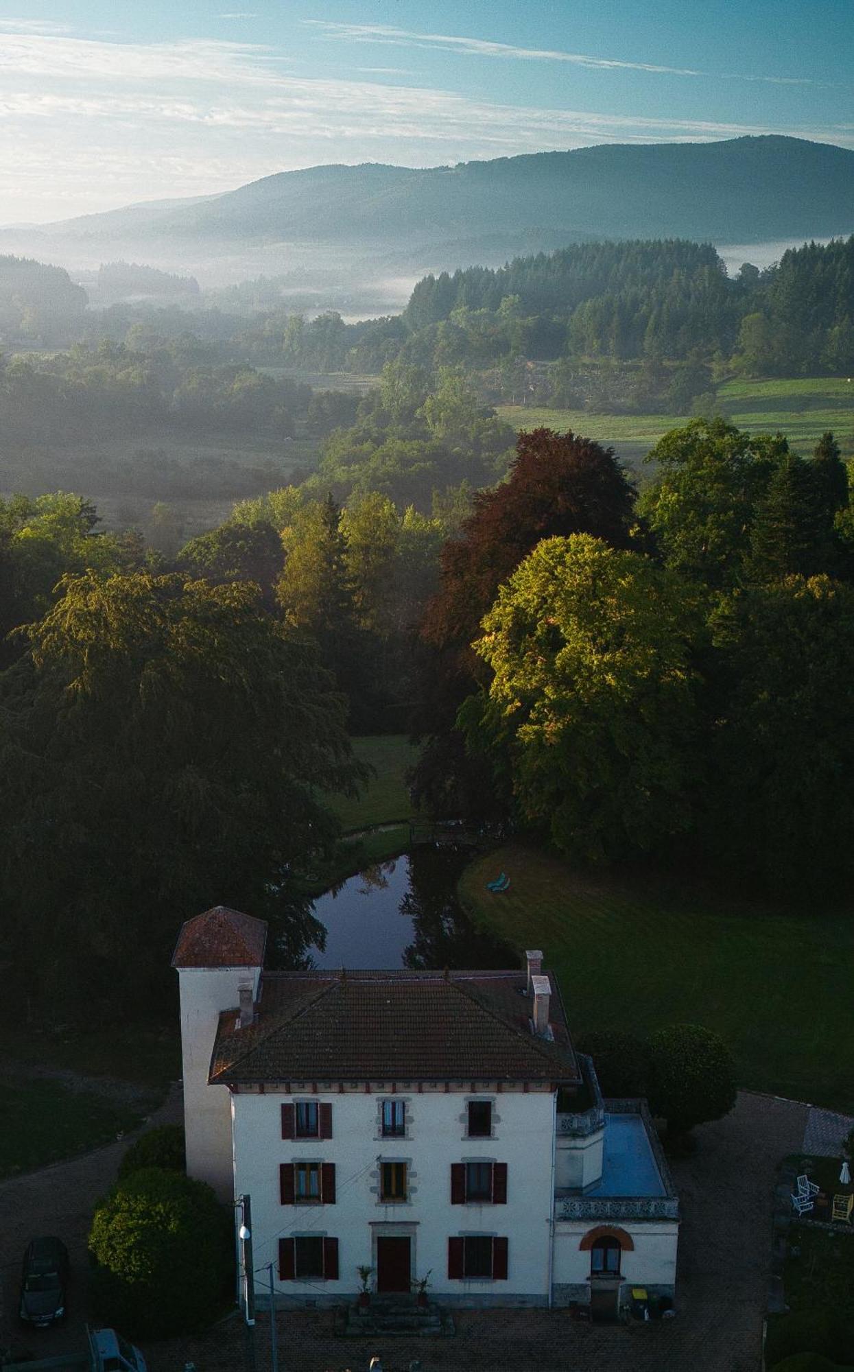 Domaine De Marchal - Chambres Et Table D'Hotes Celles-Sur-Durolle Zewnętrze zdjęcie